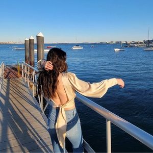 Meet your Posher, Novia